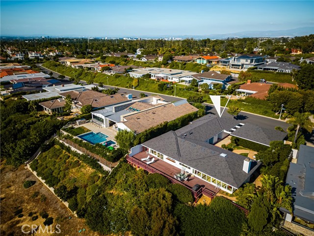 2815 Blue Water Drive, Corona del Mar CA: https://media.crmls.org/medias/fa889c23-ec81-47bf-8e1a-6ef608c704a1.jpg
