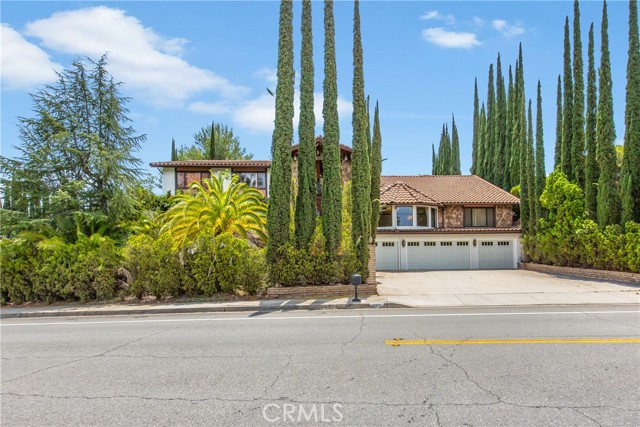 668 E Sunset N Drive, Redlands CA: https://media.crmls.org/medias/fa891761-1eb5-4dc0-8a98-1f8a57088afb.jpg