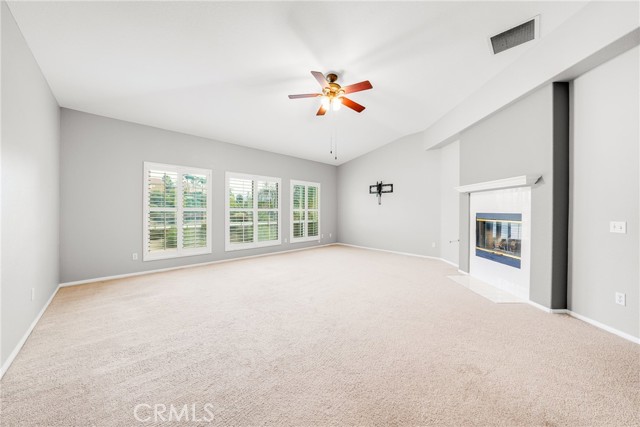 32879 Valentino Way, Temecula CA: https://media.crmls.org/medias/fa89f956-bfc1-4291-982b-e41e07a947f7.jpg