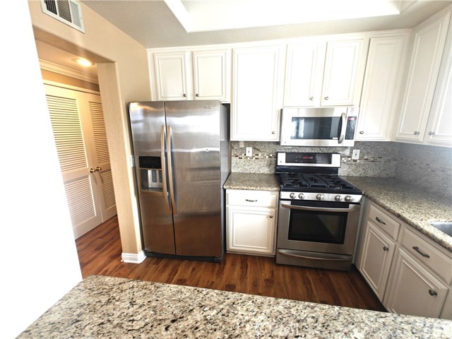 Detail Gallery Image 11 of 23 For 1095 S San Marino Way, Anaheim,  CA 92808 - 3 Beds | 2 Baths