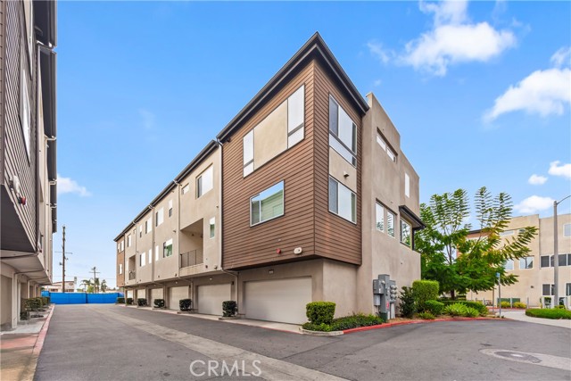 Detail Gallery Image 31 of 31 For 18443 Montage, Northridge,  CA 91324 - 3 Beds | 4 Baths