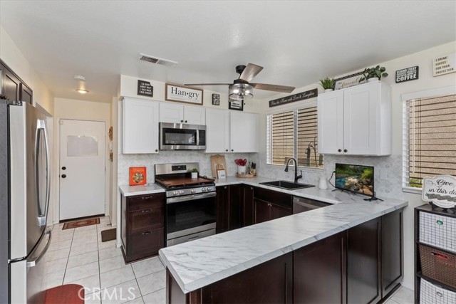 851 Blossomcreek Lane, Corona CA: https://media.crmls.org/medias/fa8b89b4-6ecc-4a8e-bf8d-2fbf3bb1373e.jpg