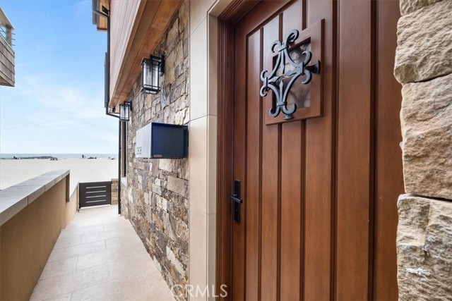 Detail Gallery Image 5 of 31 For 2808 W Oceanfront, Newport Beach,  CA 92663 - 4 Beds | 4 Baths