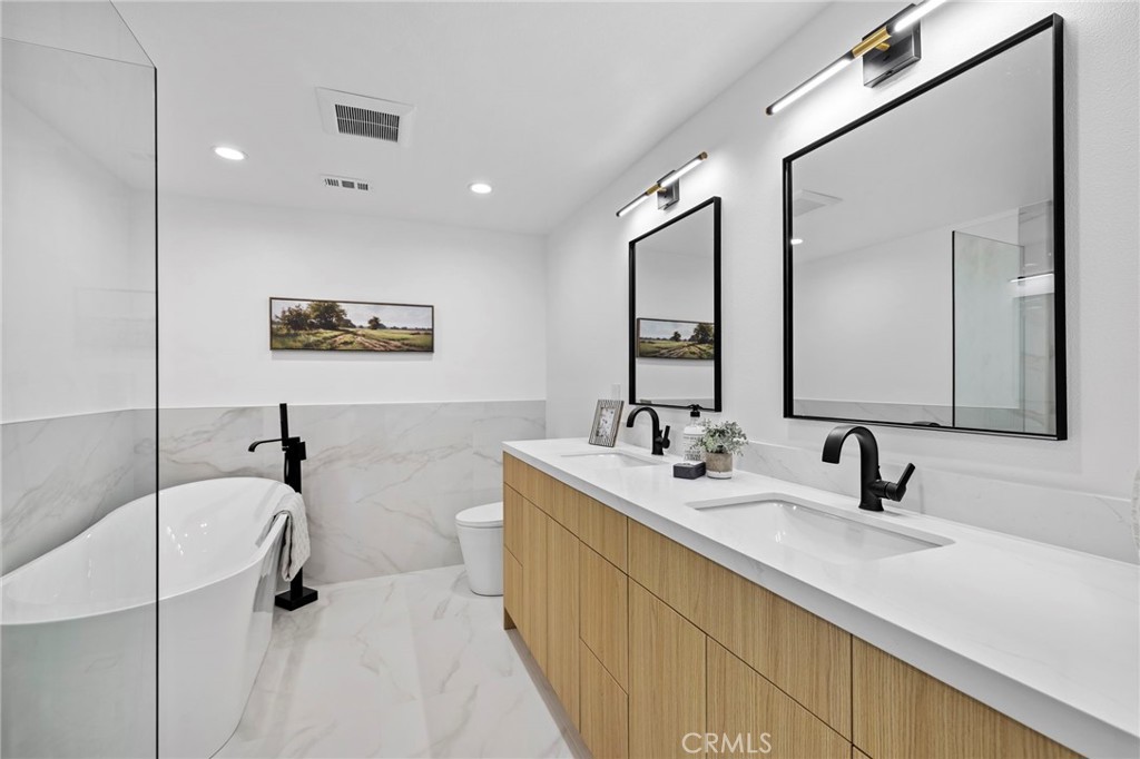 MLS #OC25221146 image #9