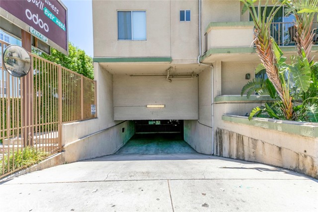 16940 Chatsworth Street, Granada Hills CA: https://media.crmls.org/medias/fa8c8d1f-9563-4410-8dde-87c4171d0544.jpg