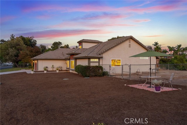 15725 Terraceview Court, Riverside CA: https://media.crmls.org/medias/fa8c9e45-45da-4c69-b7c0-4401175f73f8.jpg