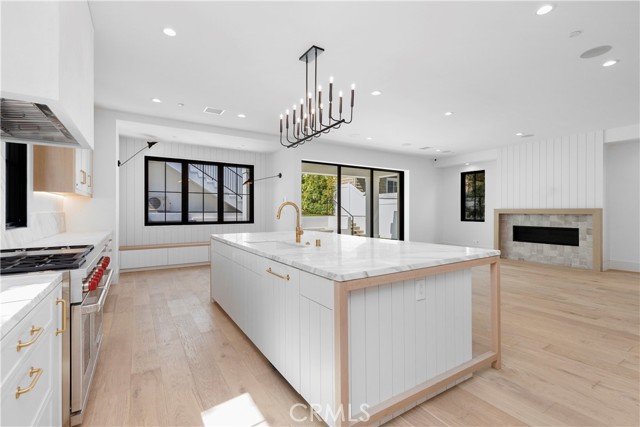 577 36th Street, Manhattan Beach, California 90266, 5 Bedrooms Bedrooms, ,5 BathroomsBathrooms,Residential,Sold,36th,SB21113889