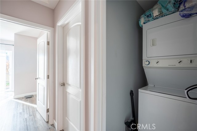 Detail Gallery Image 10 of 21 For 7647 Amestoy Ave, Van Nuys,  CA 91406 - 2 Beds | 2 Baths