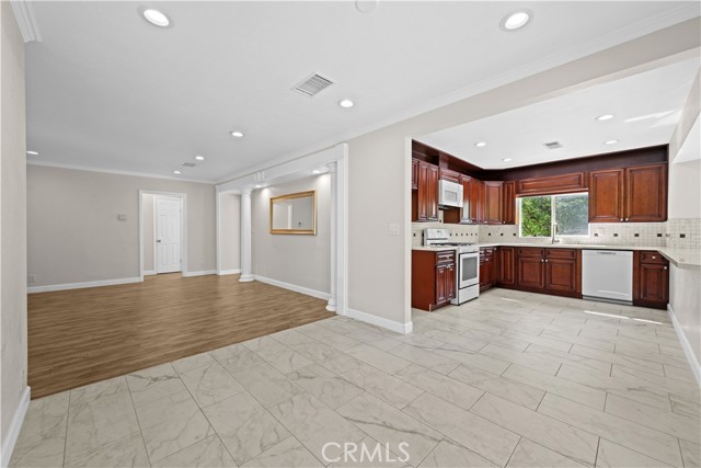 Detail Gallery Image 10 of 22 For 3333 N Los Coyotes Diagonal, Long Beach,  CA 90808 - 3 Beds | 3 Baths