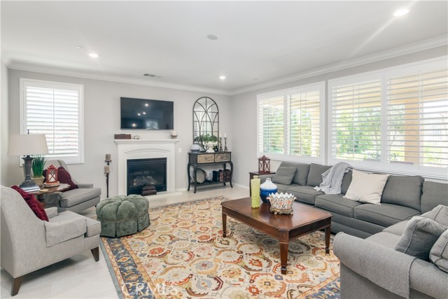 Detail Gallery Image 9 of 47 For 239 White Bark, Simi Valley,  CA 93065 - 4 Beds | 3 Baths