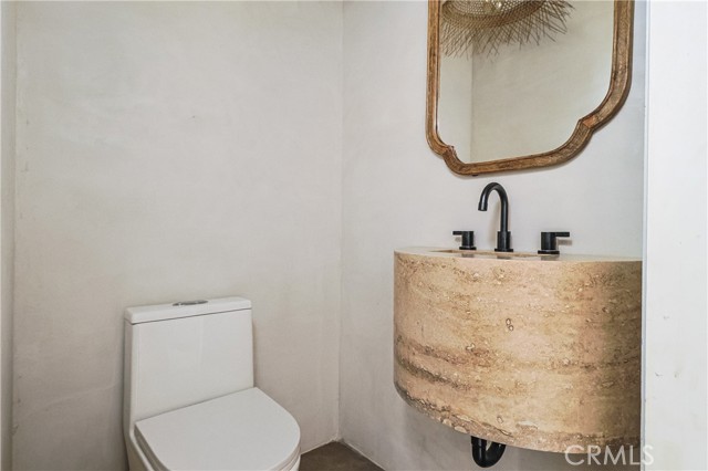 817 N Orange Grove Avenue, West Hollywood CA: https://media.crmls.org/medias/fa91e296-82cc-46ec-8f1e-c0e43dc91ee4.jpg