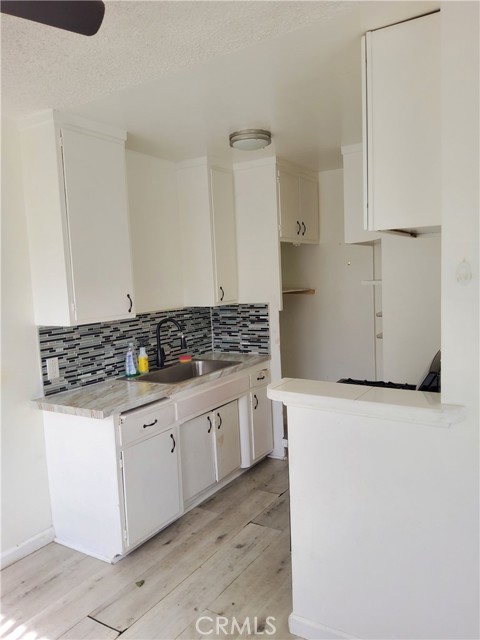 2437 Exposition Place, Los Angeles CA: https://media.crmls.org/medias/fa9277c4-0e0d-4a67-89bf-7c5cfd2a4424.jpg