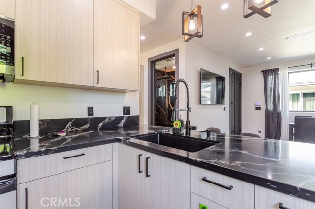 Detail Gallery Image 13 of 37 For 8252 Morse Ave, North Hollywood,  CA 91605 - 3 Beds | 3 Baths