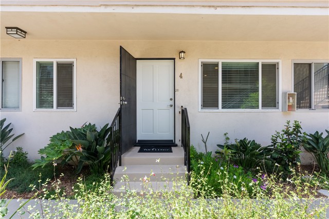 1831 E Appleton Street, Long Beach CA: https://media.crmls.org/medias/fa933818-a60c-4d2c-a84f-a68e247b9dac.jpg