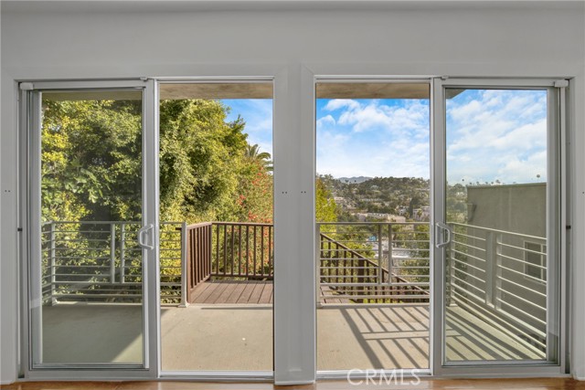 Detail Gallery Image 10 of 41 For 3439 Winslow, Los Angeles,  CA 90026 - 4 Beds | 3 Baths