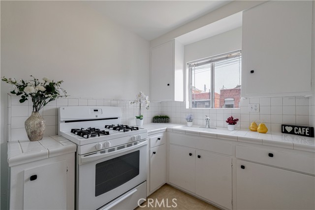 Detail Gallery Image 8 of 21 For 118 S Manhattan Pl #6,  Los Angeles,  CA 90004 - 1 Beds | 1 Baths