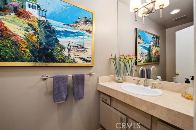 Detail Gallery Image 23 of 43 For 5 Rue Marseille, Newport Beach,  CA 92660 - 3 Beds | 2/1 Baths