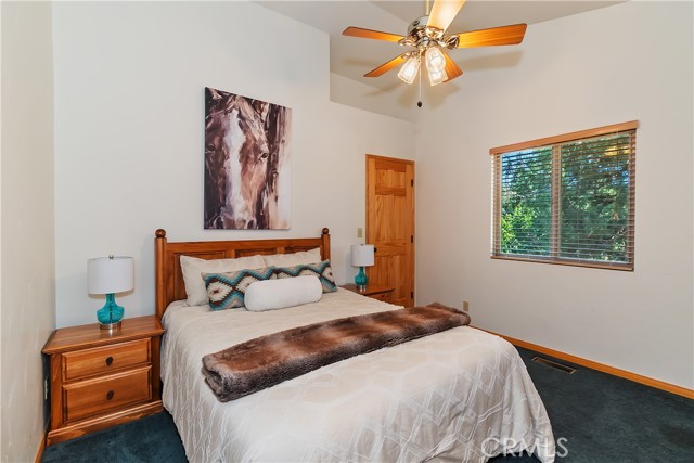 379 Fawntrail Place, Big Bear Lake CA: https://media.crmls.org/medias/fa94dfe5-9458-46a7-8f20-8ba4c8fd9c02.jpg