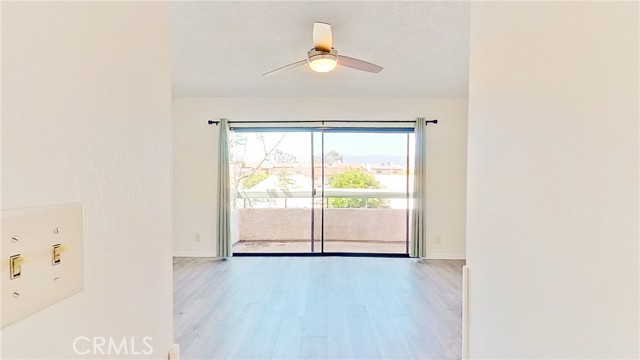 Detail Gallery Image 14 of 21 For 9906 Owensmouth Ave #7,  Chatsworth,  CA 91311 - 3 Beds | 2/1 Baths