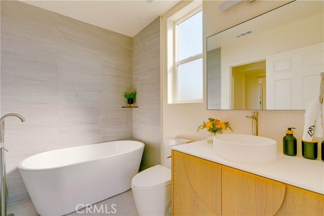 712 N Chestnut Avenue, Los Angeles CA: https://media.crmls.org/medias/fa960245-185c-4a57-a447-6bc49c97c1fb.jpg