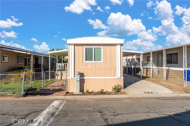 Detail Gallery Image 2 of 21 For 17225 Valley Bld 17f,  Fontana,  CA 92335 - 2 Beds | 1 Baths