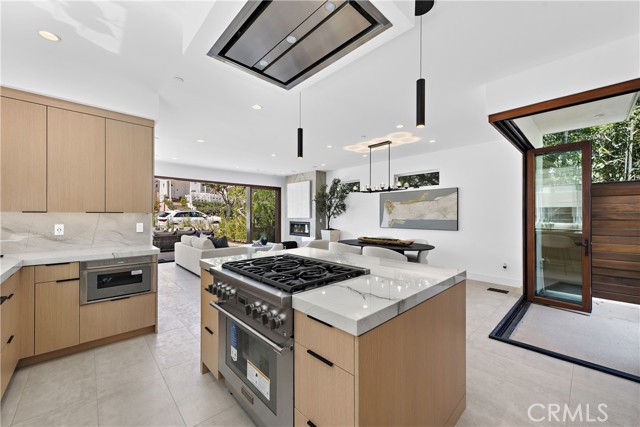 Detail Gallery Image 7 of 28 For 602 Iris Ave, Corona Del Mar,  CA 92625 - 3 Beds | 3/2 Baths