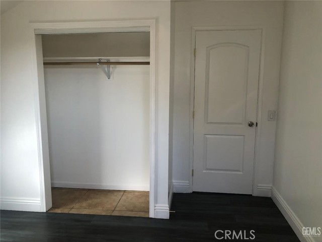 Detail Gallery Image 8 of 12 For 121 Roberts, Bakersfield,  CA 93308 - 2 Beds | 1 Baths