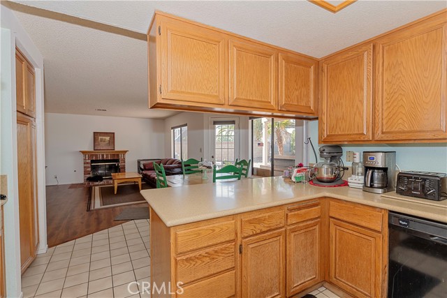 Detail Gallery Image 8 of 33 For 4603 Grandview Dr, Palmdale,  CA 93551 - 4 Beds | 3 Baths