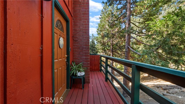 Detail Gallery Image 2 of 31 For 31009 Summit Dr, Running Springs,  CA 92382 - 2 Beds | 1 Baths