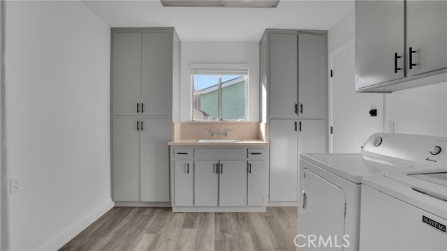 Image 15 of 28 For 2060 Loyola Way