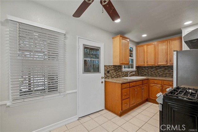 15702 Halldale Avenue, Gardena CA: https://media.crmls.org/medias/fa9b10b7-d8ef-438f-9ef7-81dc907b0bfa.jpg