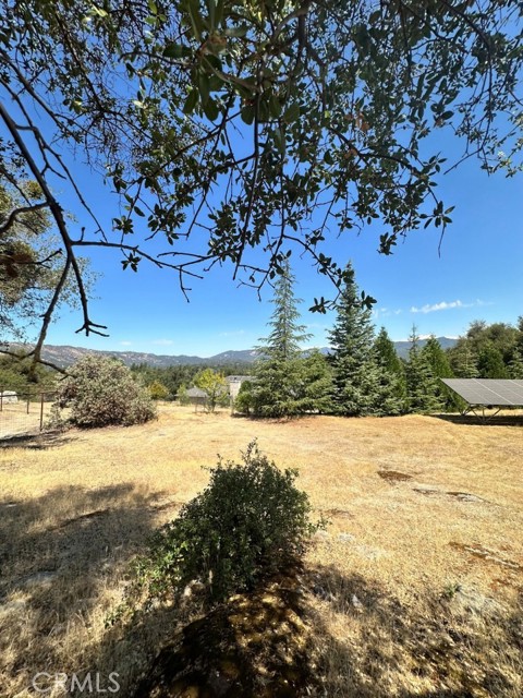 40570 Griffin Drive, Oakhurst CA: https://media.crmls.org/medias/fa9b2b66-10f7-4360-a19b-fcbf4024bb10.jpg
