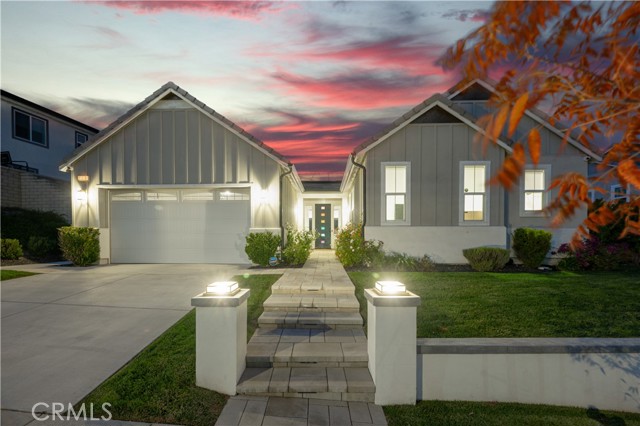 Detail Gallery Image 2 of 29 For 25065 Aspen Falls Dr, Canyon Country,  CA 91387 - 4 Beds | 3 Baths