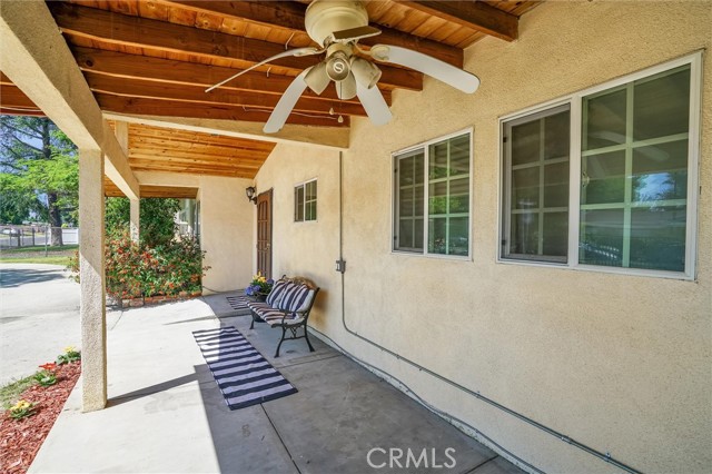 Detail Gallery Image 4 of 51 For 8518 Comanche Ave, Winnetka,  CA 91306 - 3 Beds | 2 Baths