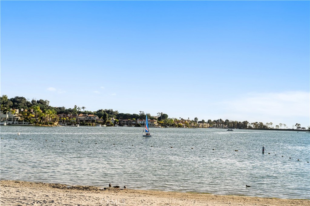 https://media.crmls.org/medias/fa9bef4a-539e-41b4-b1d8-1c9dbf486591.jpg?preset=X-Large