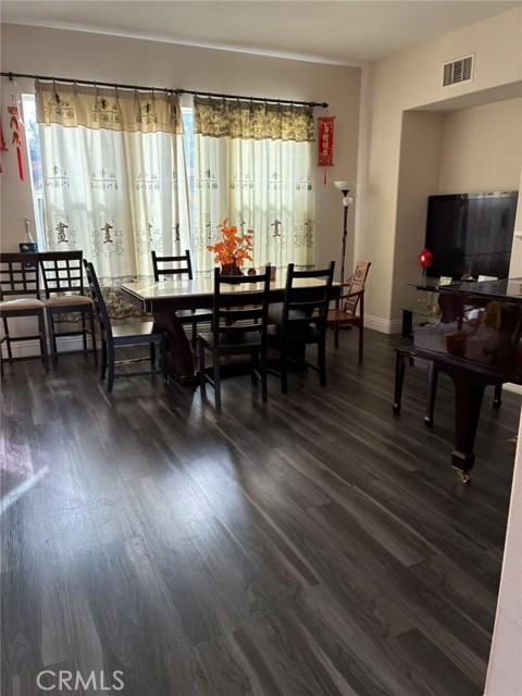 Detail Gallery Image 9 of 10 For 22044 Sagebrook, Chatsworth,  CA 91311 - 6 Beds | 6 Baths