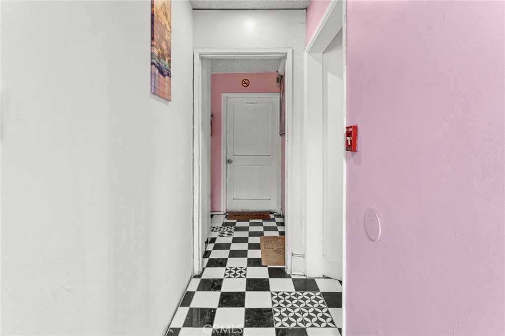 https://media.crmls.org/medias/fa9c5bb4-1071-408a-8540-db87a6047e95.jpg?preset=X-Large
