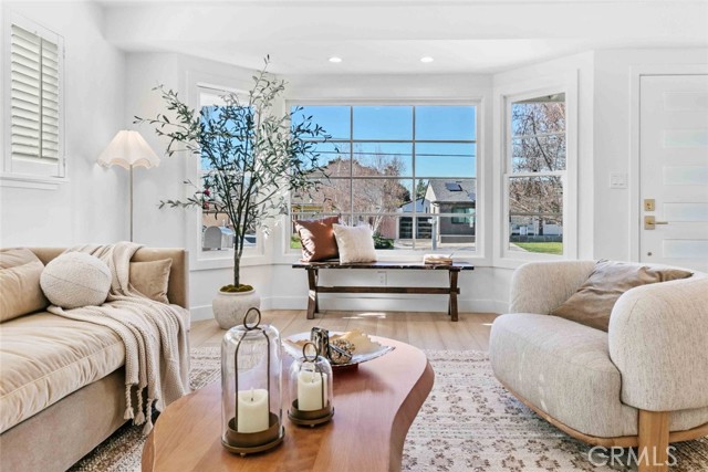 Detail Gallery Image 12 of 65 For 8372 Outland View Dr, Sun Valley,  CA 91352 - 3 Beds | 2/1 Baths