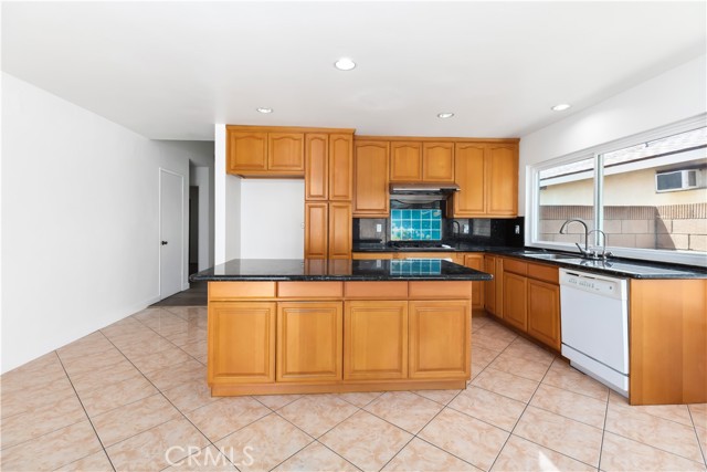 17616 Caliente Place, Cerritos CA: https://media.crmls.org/medias/fa9d792e-3bba-4976-a65e-1aafed72d0b3.jpg