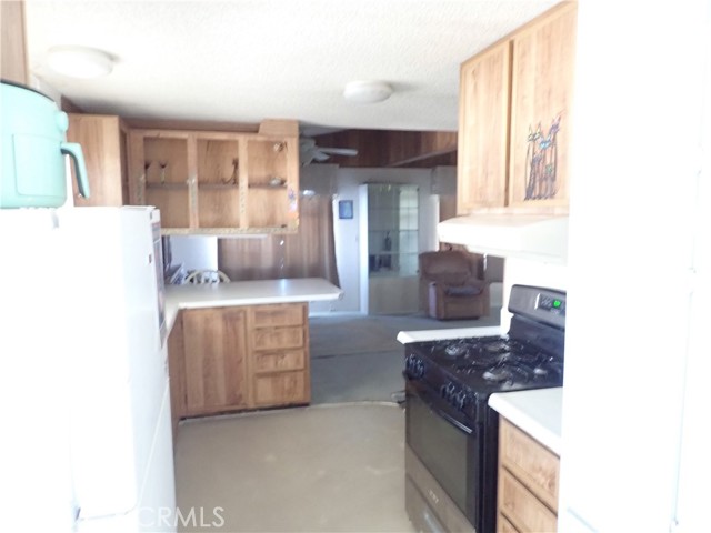 Detail Gallery Image 9 of 18 For 1300 W Menlo, Hemet,  CA 92543 - 2 Beds | 2 Baths