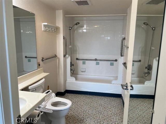 Image 16 of 27 For 321 Orange Avenue 306