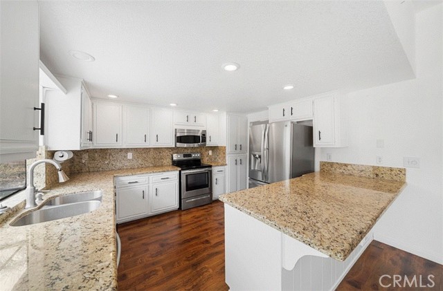 Detail Gallery Image 12 of 35 For 22860 Mariner Drive, Canyon Lake,  CA 92587 - 3 Beds | 2 Baths