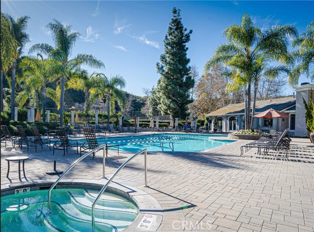 5160 Caminito Exquisito, San Diego CA: https://media.crmls.org/medias/faa072ec-2fb1-4f74-946b-86a9095bb1f7.jpg