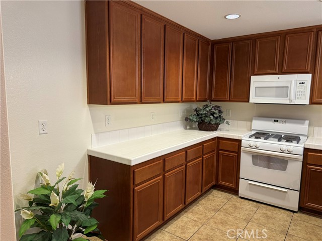 Detail Gallery Image 4 of 27 For 25886 Iris Ave #B,  Moreno Valley,  CA 92551 - 2 Beds | 2/1 Baths