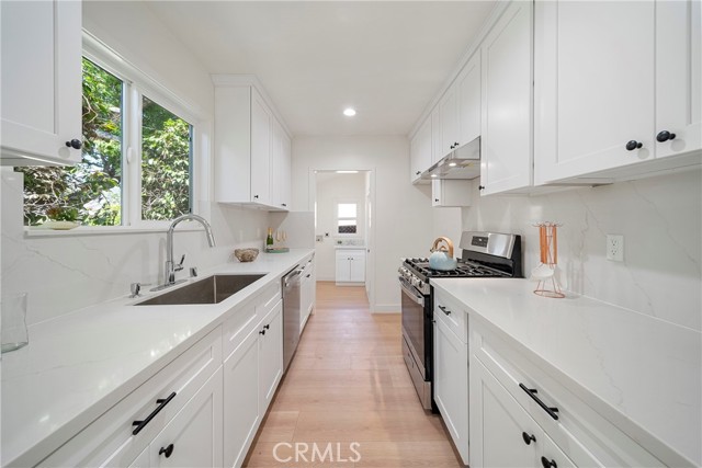 3211 W Jeffries Avenue, Burbank CA: https://media.crmls.org/medias/faa0bbc7-fa68-436f-97a8-2150bc36ed08.jpg