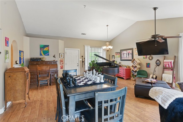 Detail Gallery Image 11 of 41 For 24980 Sunset Way, Tehachapi,  CA 93561 - 4 Beds | 2/1 Baths