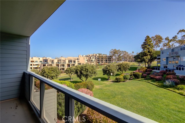 Detail Gallery Image 34 of 37 For 250 the Vlg #204,  Redondo Beach,  CA 90277 - 1 Beds | 1 Baths