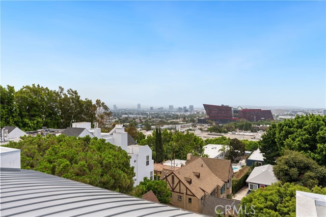 Detail Gallery Image 12 of 14 For 1014 Larrabee St, West Hollywood,  CA 90069 - 3 Beds | 2/1 Baths