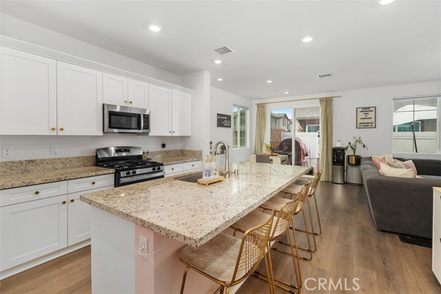 Detail Gallery Image 13 of 34 For 32600 Manhattan Ave, Winchester,  CA 92596 - 4 Beds | 3 Baths