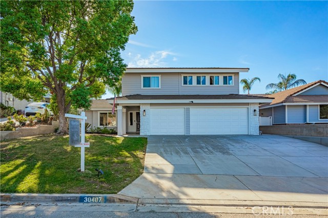 Detail Gallery Image 1 of 48 For 30407 White Cove Ct, Canyon Lake,  CA 92587 - 4 Beds | 3 Baths